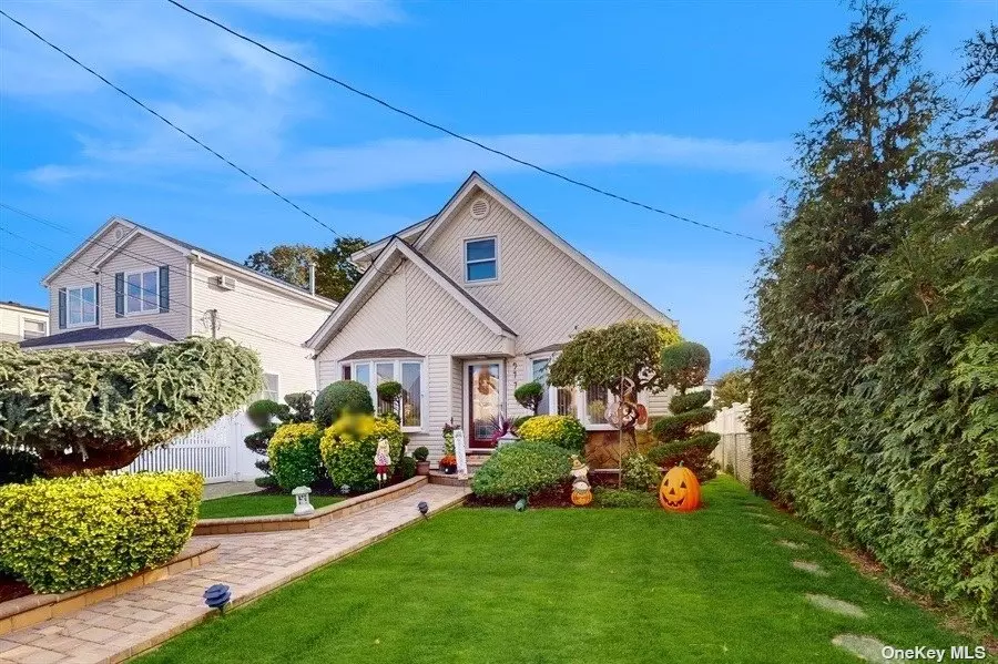 977 Third Ave, Franklin Square, NY 11010 35 Photos Movoto