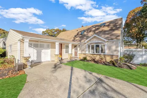1679 Spur Dr, Central Islip, NY 11722