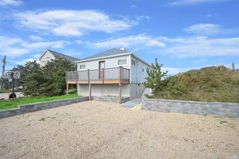 80 Creek Rd, Wading River, NY 11792