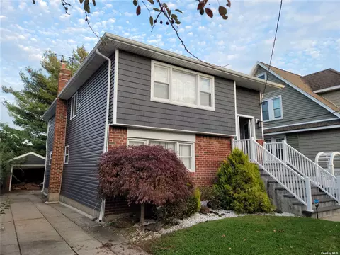 35 Oakland Ave, Lynbrook, NY 11563