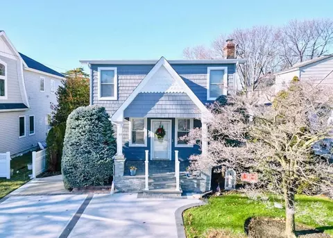 44 Jefferson Ave, Rockville Centre, NY 11570