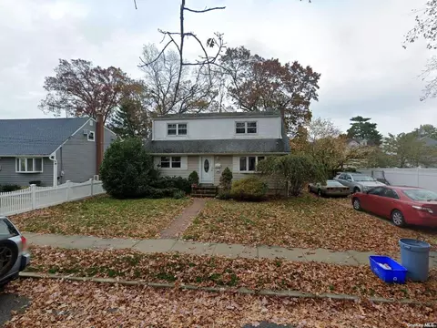 7 Mcclellan Pl, Roosevelt, NY 11575