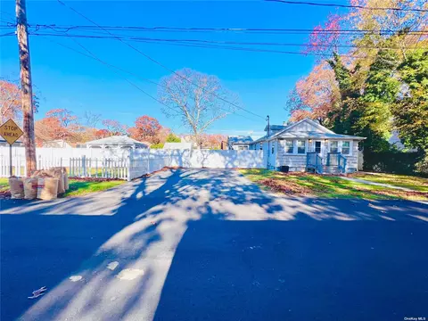 215 Moriches Ave, Mastic, NY 11950