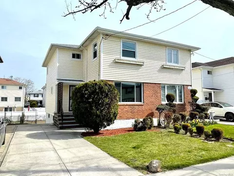 235-33 148th Ave, Rosedale, NY 11422