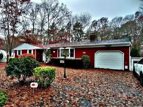 358 Hewlett Ave, Patchogue, NY 11772