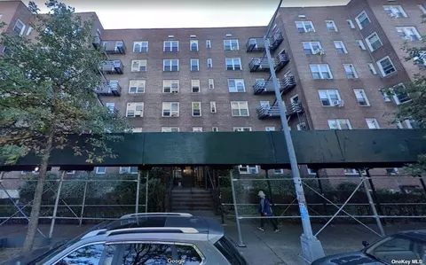 42-40 Bowne St #6A, Flushing, NY 11355