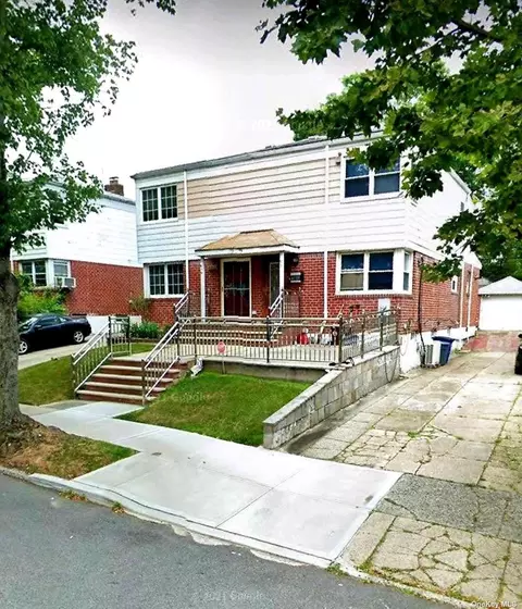 67-19 211th St, Oakland Gardens, NY 11364