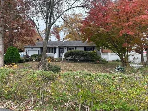 64 Fig St, Central Islip, NY 11722