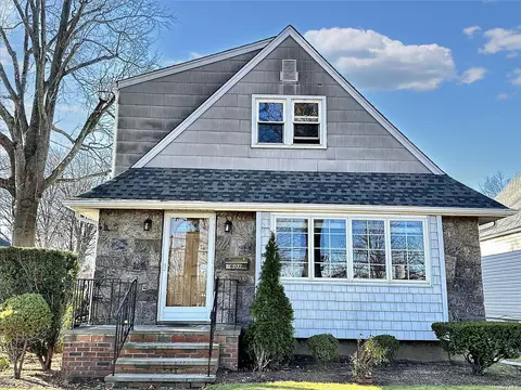 601 Albert St, New Hyde Park, NY 11040