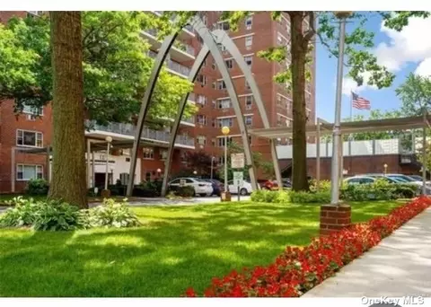 52-40 39 Dr #8N, Woodside, NY 11377