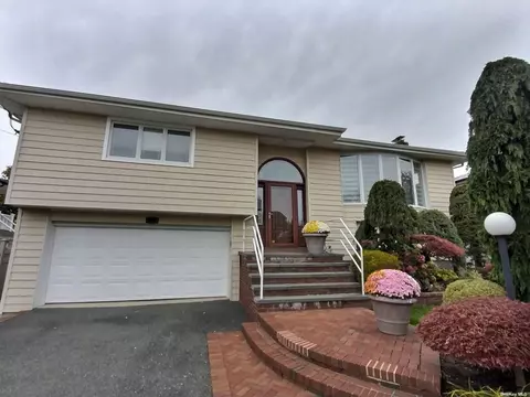 518 Links Dr E, Oceanside, NY 11572
