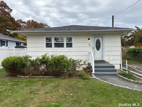 78 Baybright Dr, Shirley, NY 11967