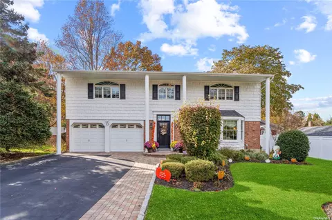 33 Fulton Ave, Smithtown, NY 11787