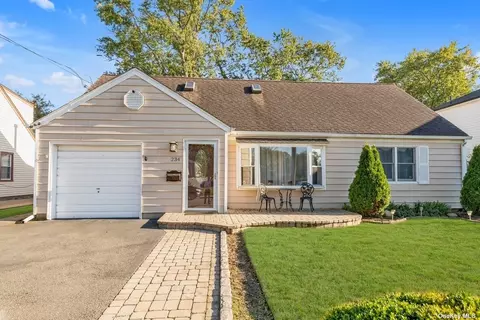 234 Sunnyside Rd, Oceanside, NY 11572