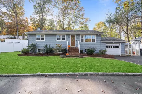 16 Parsonage Rd, East Setauket, NY 11733