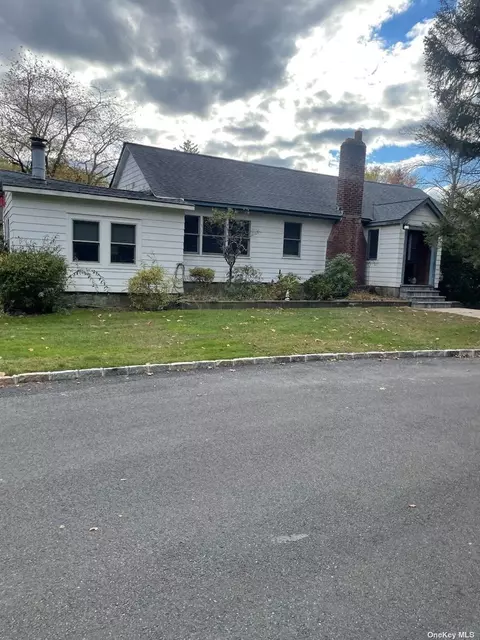 75 Glenna Little Trl, Huntington, NY 11743