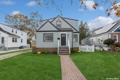115 S Franklin Ave, Lynbrook, NY 11563