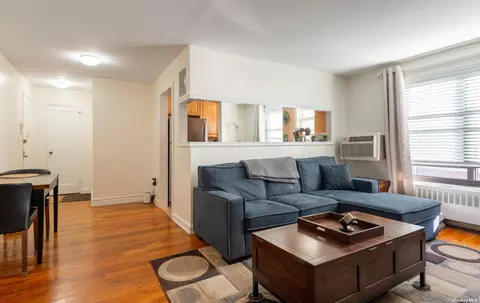 6 W Mill Dr #3G, Great Neck, NY 11021