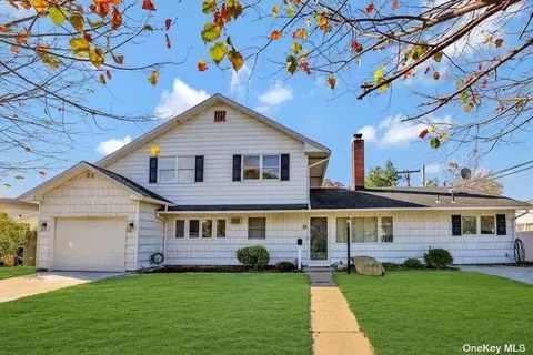 6 Virginia Rd, Syosset, NY 11791