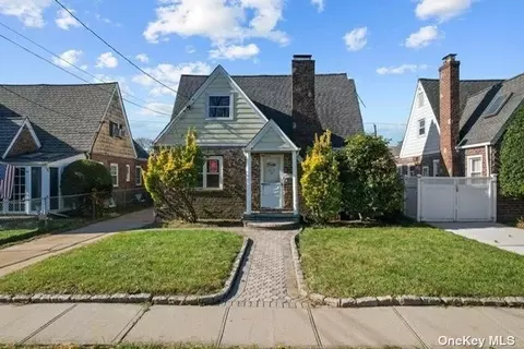 40 Sunnyside Ave, Hempstead, NY 11550