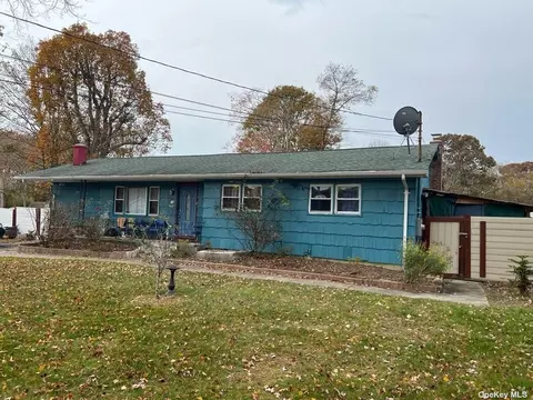 36 Carver Blvd, Bellport, NY 11713