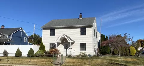 151 Abbey Ln, Levittown, NY 11756