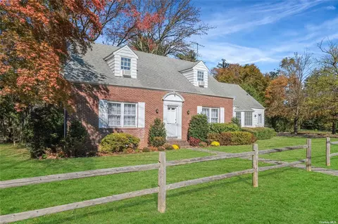 110 Pulaski Rd, East Northport, NY 11731