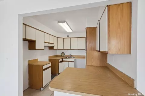 10-34 166th St #8C, Beechhurst, NY 11357