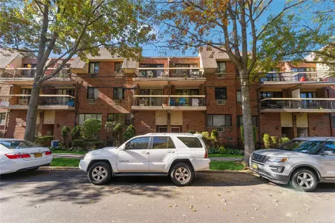 71-18 162nd St #1, Fresh Meadows, NY 11365