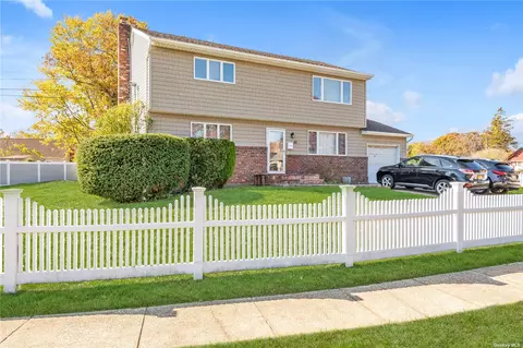 40 N Ronald Dr, Amityville, NY 11701