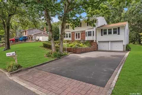 59 Valleywood Rd, Commack, NY 11725