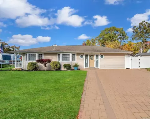 239 Port Ave, Ronkonkoma, NY 11779