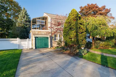 249 Sydney Ave, Malverne, NY 11565