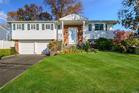9 Duke Pl, Glen Cove, NY 11542