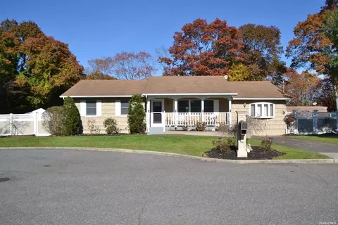 151 Eugene St, Holbrook, NY 11741