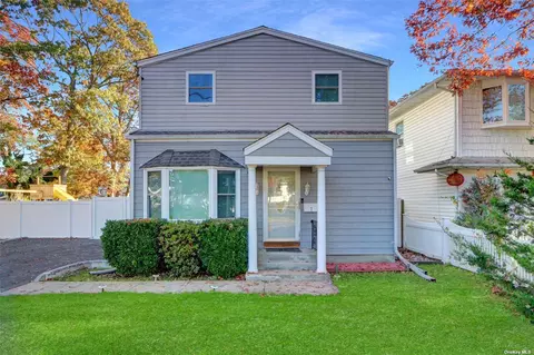7 Newkirt Ave, West Babylon, NY 11704