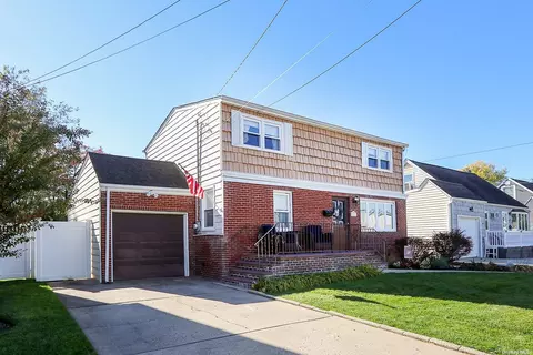 254 N Nassau Ave, North Massapequa, NY 11758