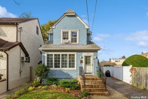 300 Garfield Ave, West Hempstead, NY 11552