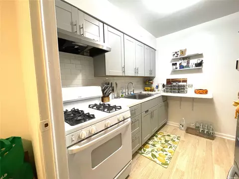 23-52 29st, Astoria, NY 11105