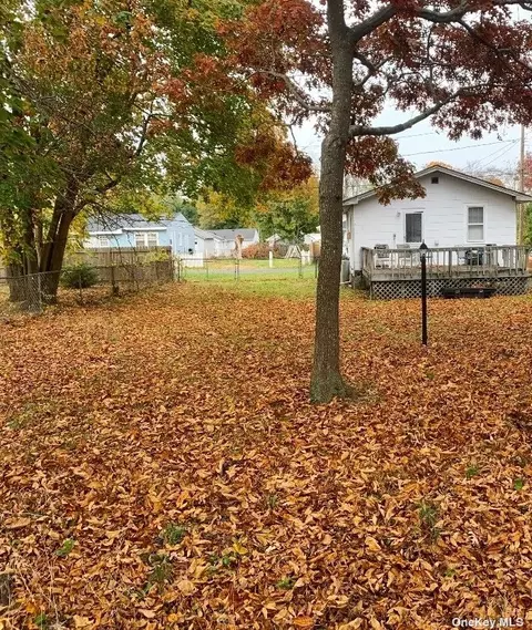 80 Elder Dr, Mastic Beach, NY 11951