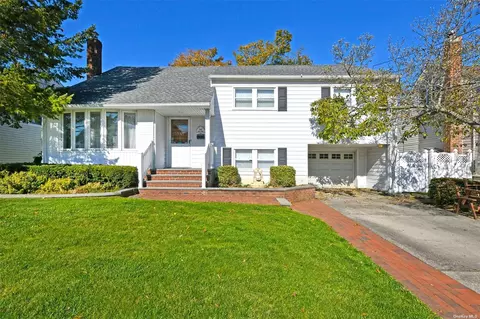 141 Abbey St, Massapequa Park, NY 11762