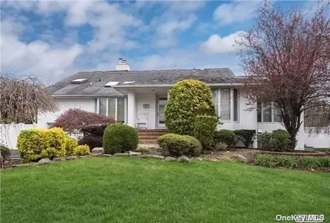 34 Hightop Ln, Jericho, NY 11753