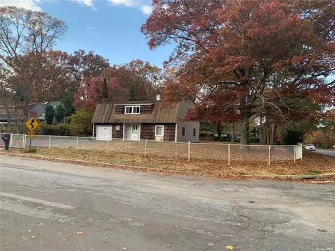 3 Songsparrow Ln, Centereach, NY 11720