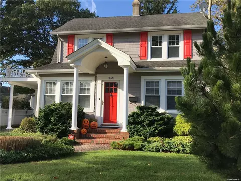 245 Wellington Rd, Mineola, NY 11501