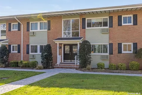 746 Deer Park Ave #6A, North Babylon, NY 11703