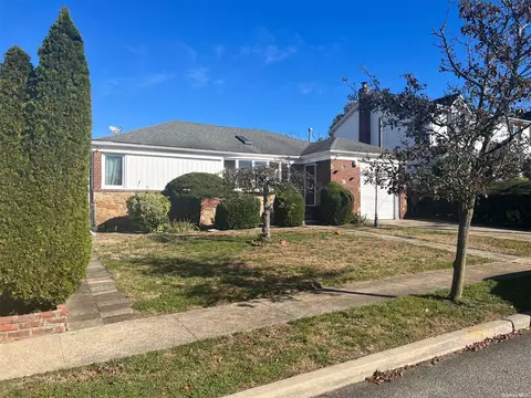 1346 Decker St, Valley Stream, NY 11580