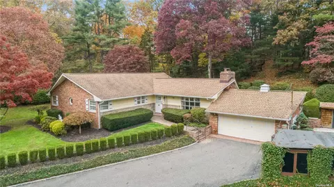 4 Sandra Dr, Dix Hills, NY 11746