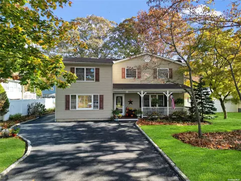 161 Maple St, Medford, NY 11763