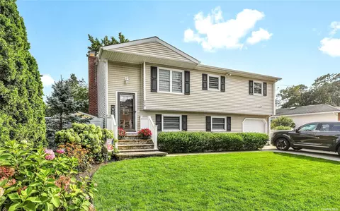 278 Marvin St, Holbrook, NY 11741