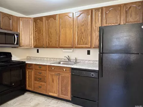 280 Lowndes Ave #3G, Huntington Station, NY 11746